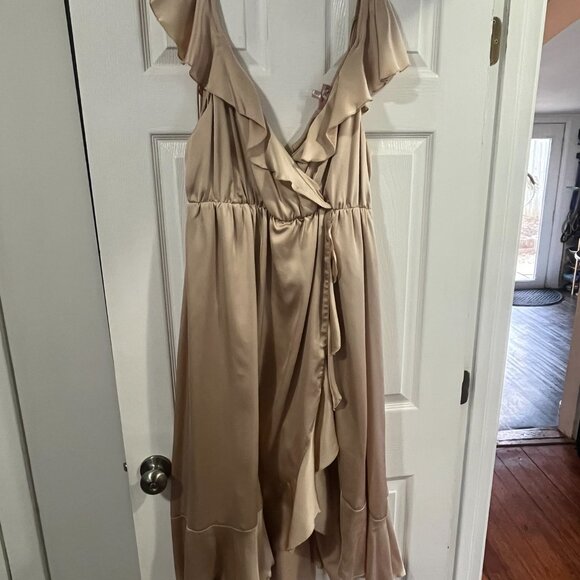 Show Me Your Mumu Samantha Ruffle Wrap Dress ~ Champagne Luxe Satin 1X - Picture 1 of 5